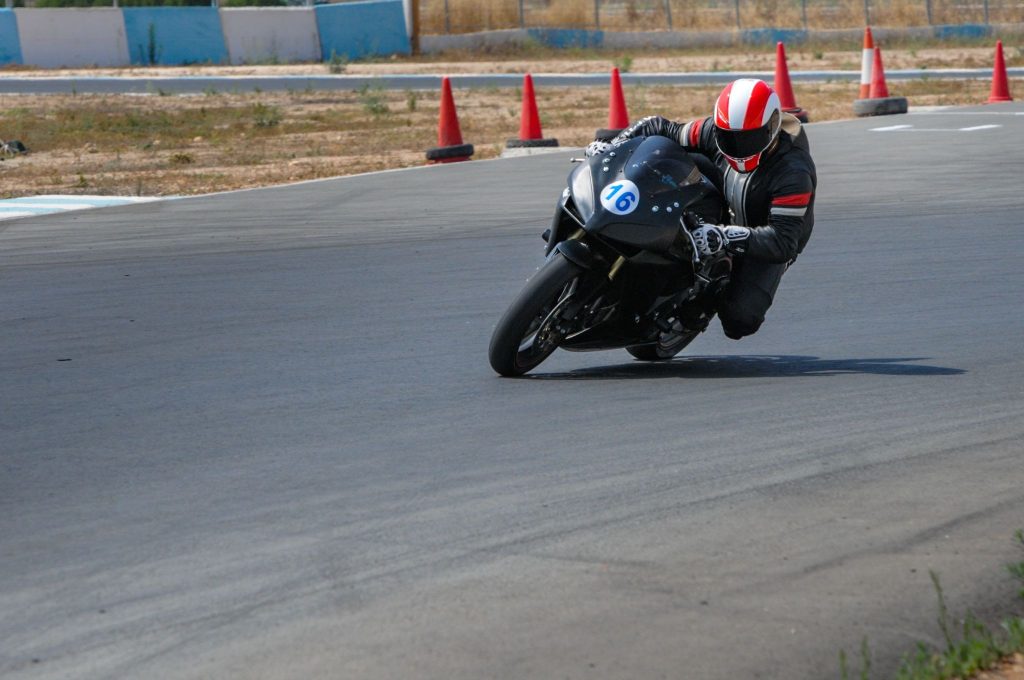 How do professional motorcycles races differ from amateur competitions?